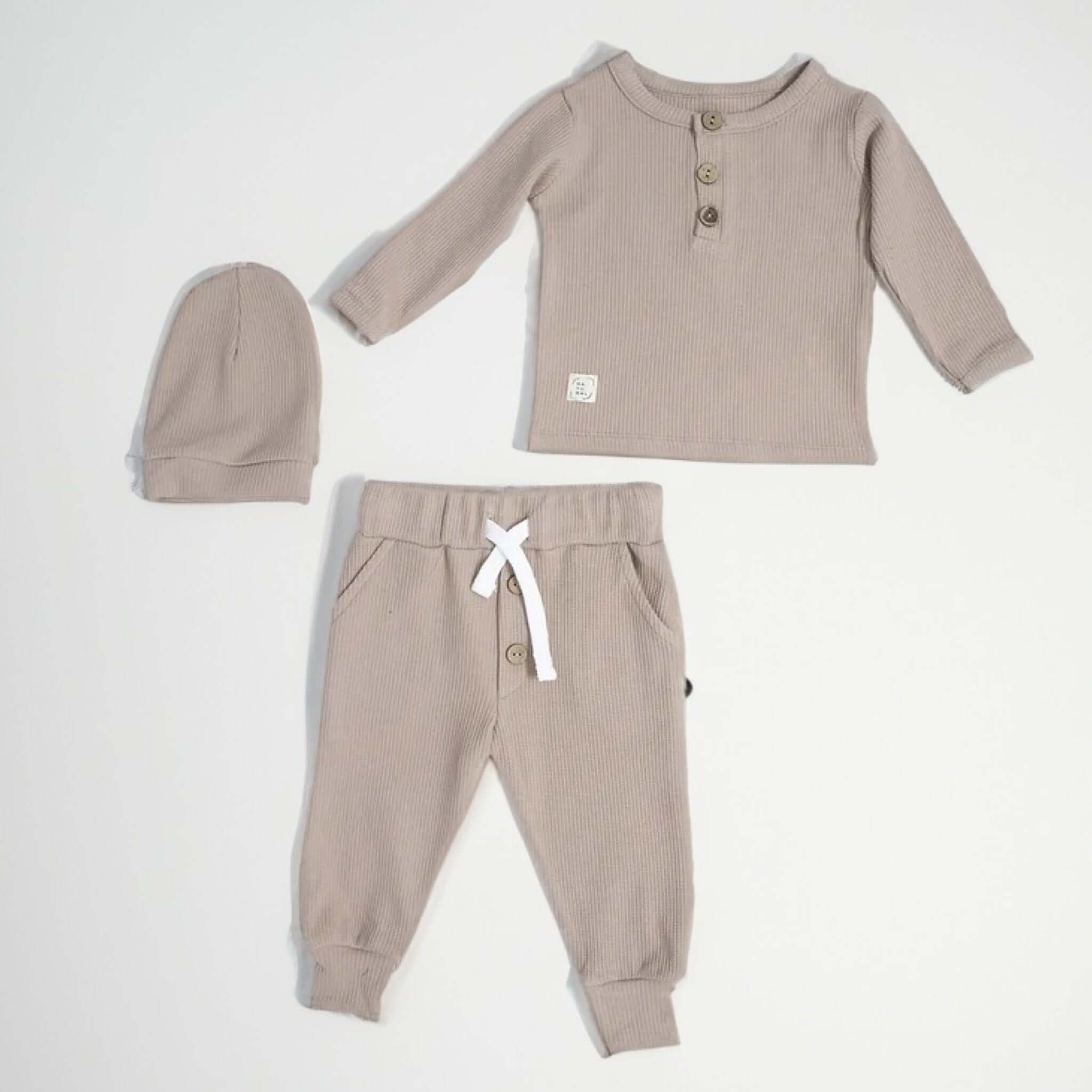 3-teiliges Set Natural Waffle Ober und Unterteil mit Mütze - Beige