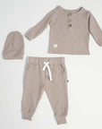 3-teiliges Set Natural Waffle Ober und Unterteil mit Mütze - Beige