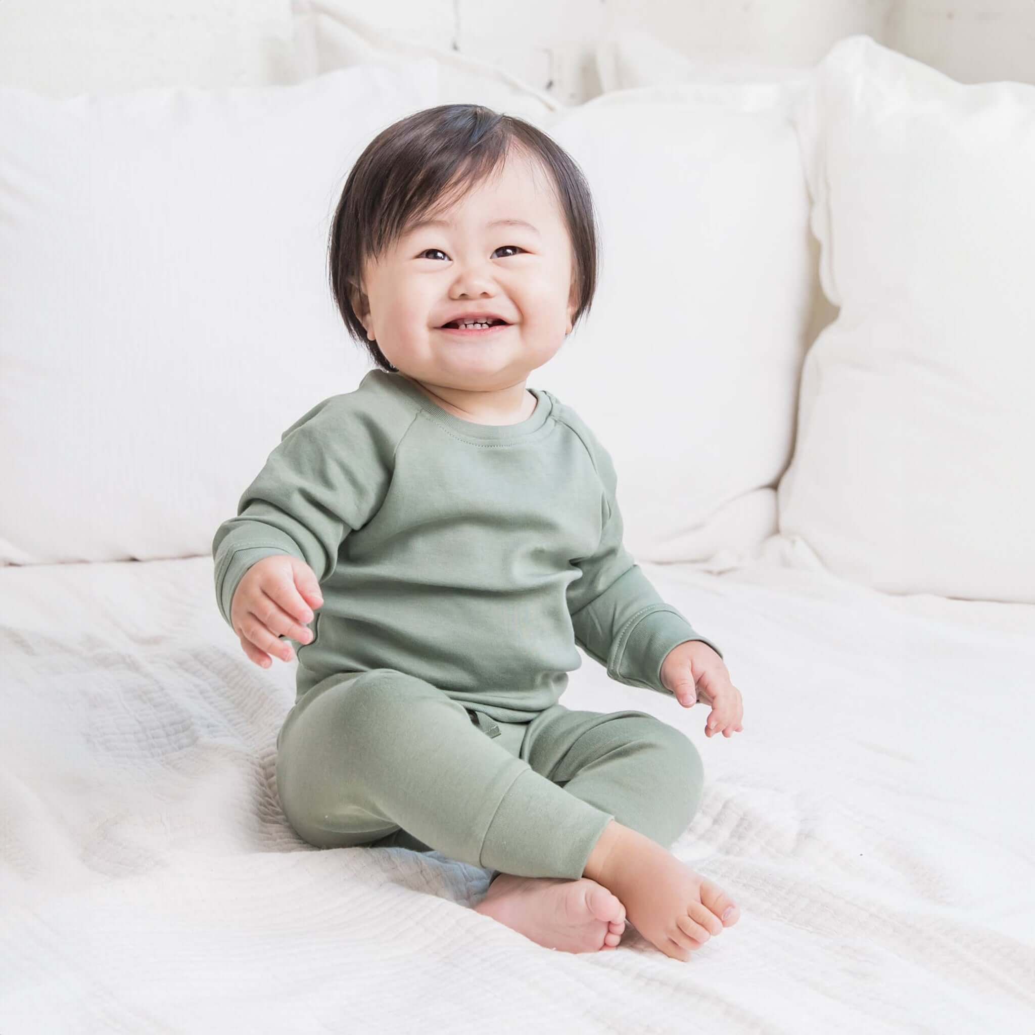 Jogginghose & Sweathsirt in Thymian