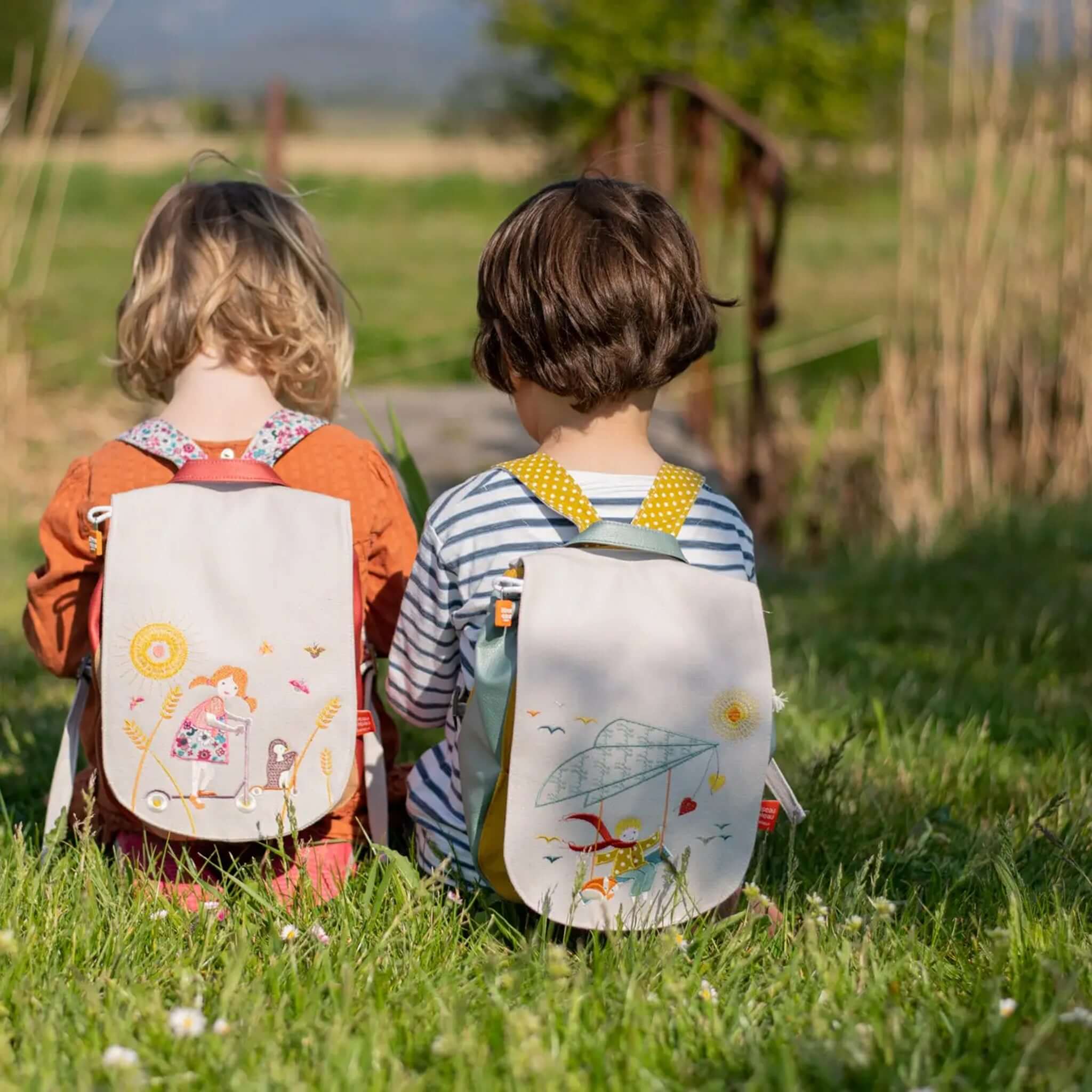 Zaino per bambini La ragazza con il rotolo
