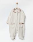 Baby Strampler aus Velours mit Blumenkragen