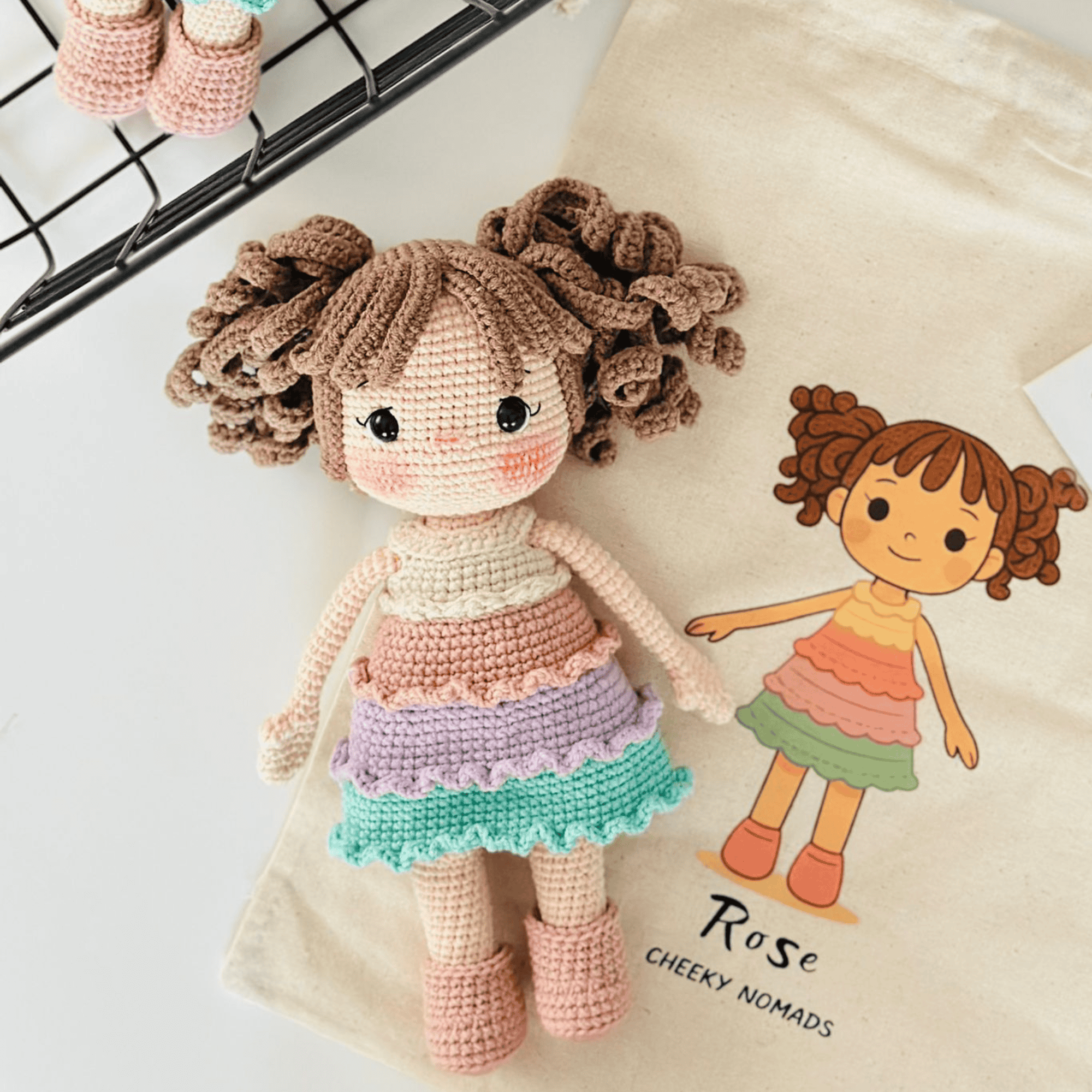 Rosé handgemachte Amigurumi Puppe - Bio-Häkelpuppe