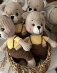 handgemachter Amigurumi Bär Honey - Bio-Häkelpuppe