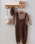 3er-Set Natural Waffle Overall + Pullover + Mütze hängend