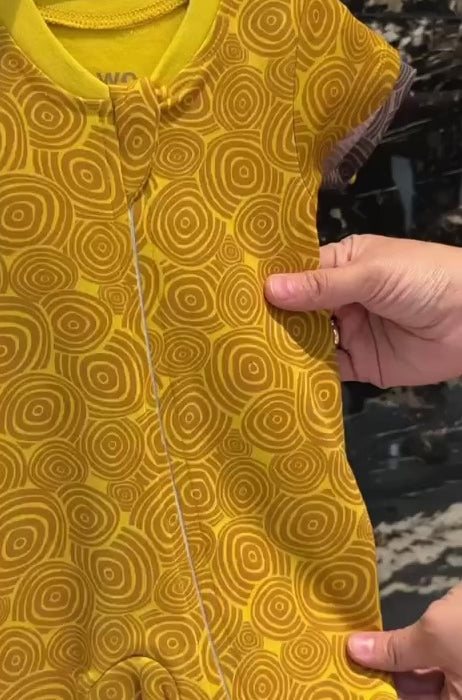 Magically Yellow Strampler - Video