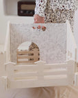 Holz Puppenhaus mit Eichhörnchen- & Hasenmotiven – inkl. Möbel