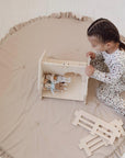 Holz Puppenhaus mit Eichhörnchen- & Hasenmotiven – inkl. Möbel