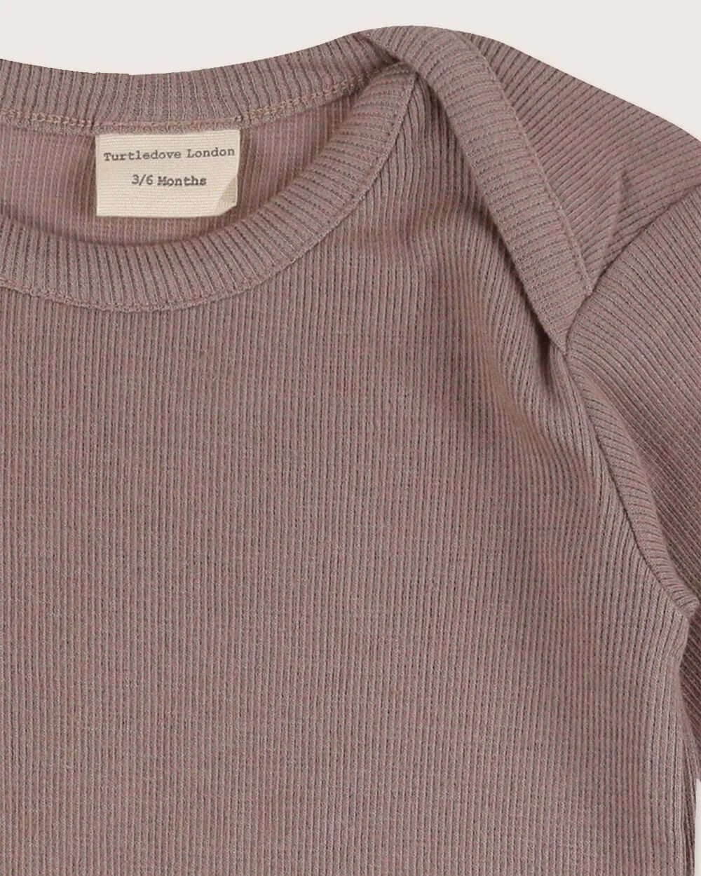 Steinfarbener gerippter Body