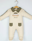 Baby Jungen Strampler mit Fast Car-Stickerei