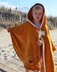 Ein Kind im Badecape - Der Safranlöwe