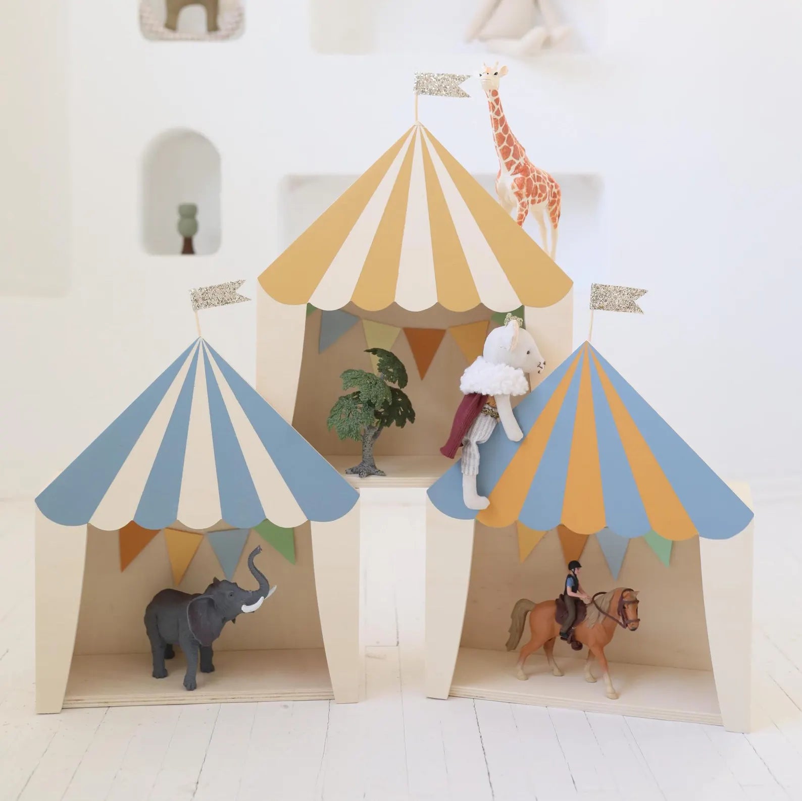 Handgemachte Zirkus Wandregal aus Holz Kinderzimmer