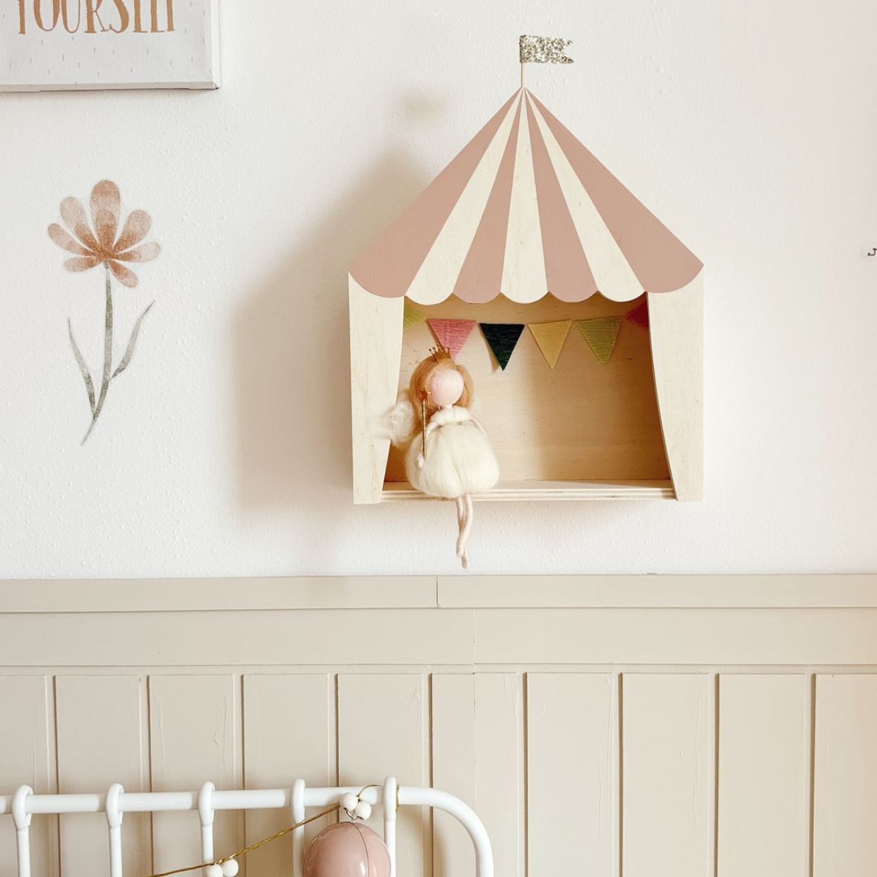 Zirkuskiste aus Holz Vintage Rosa