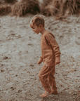 Kind trägt Bear Silhouette Set - Ember