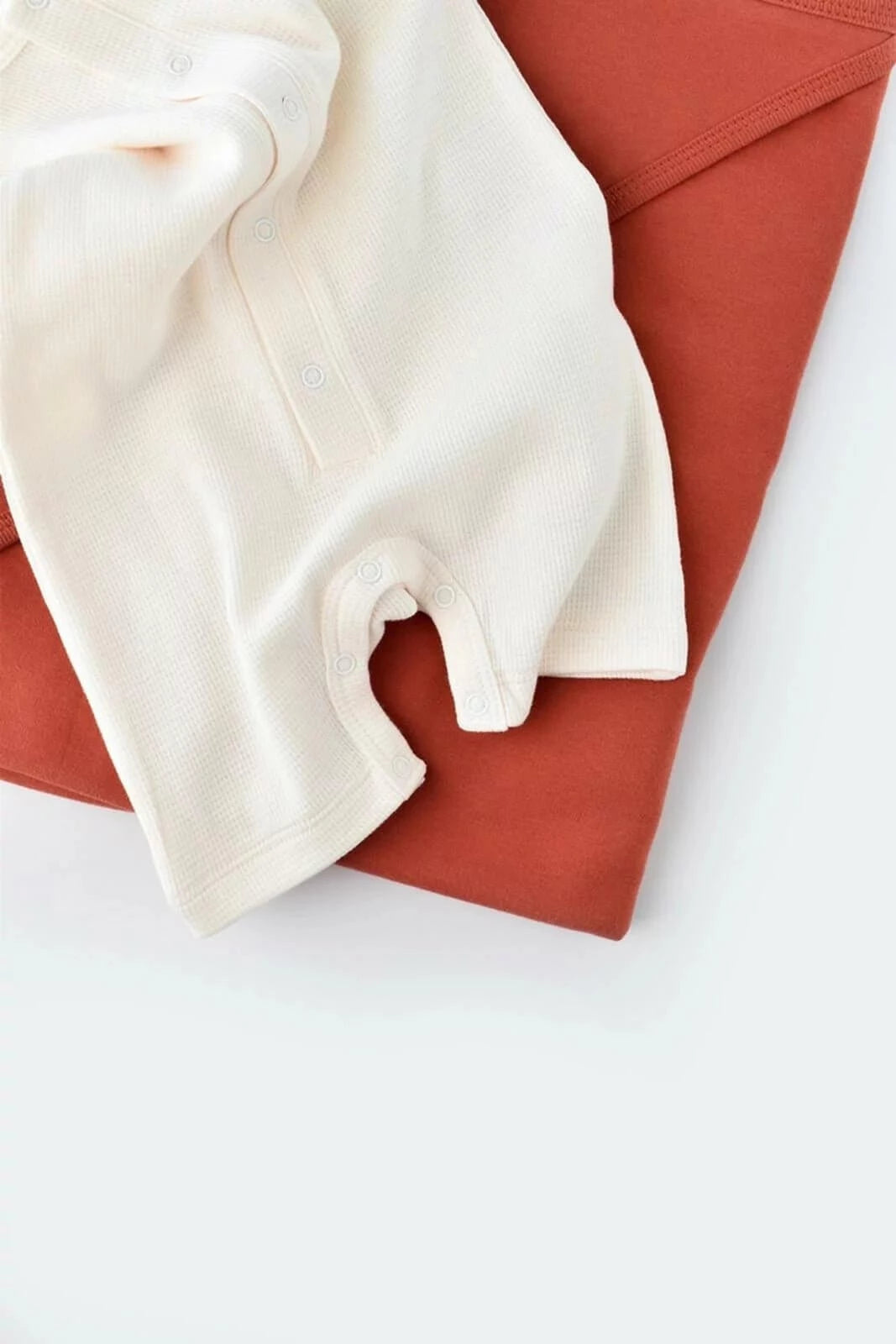 Kurzarm-Strampler aus Bio-Baumwolle - Cheeky Nomads